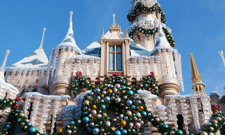 Holidays At The Disneyland Resort 2019